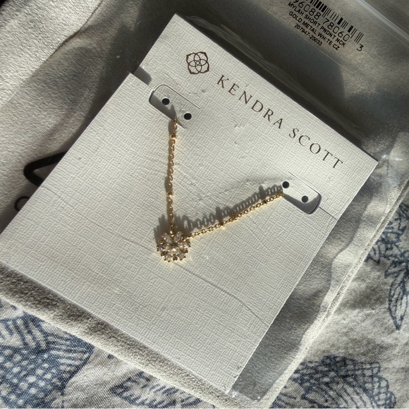 Kendra Scott Mylah Gold Short Pendant Necklace - Picture 5 of 8